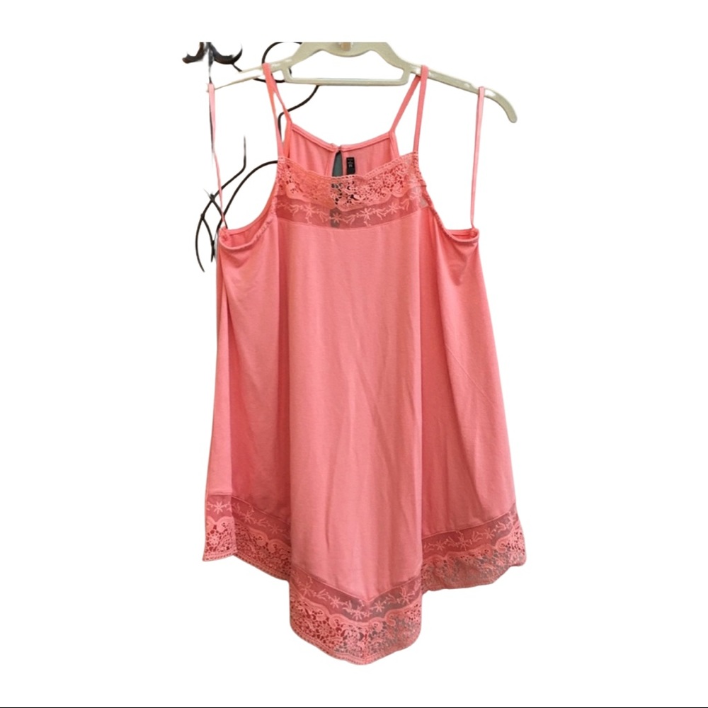 NWOT! Boutique Doe and Rae Coral tank. Size M.